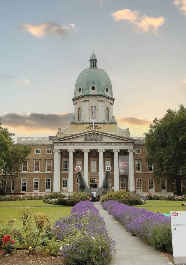 Markus Leo Q2t5a F0xlg Unsplash With Award Logo